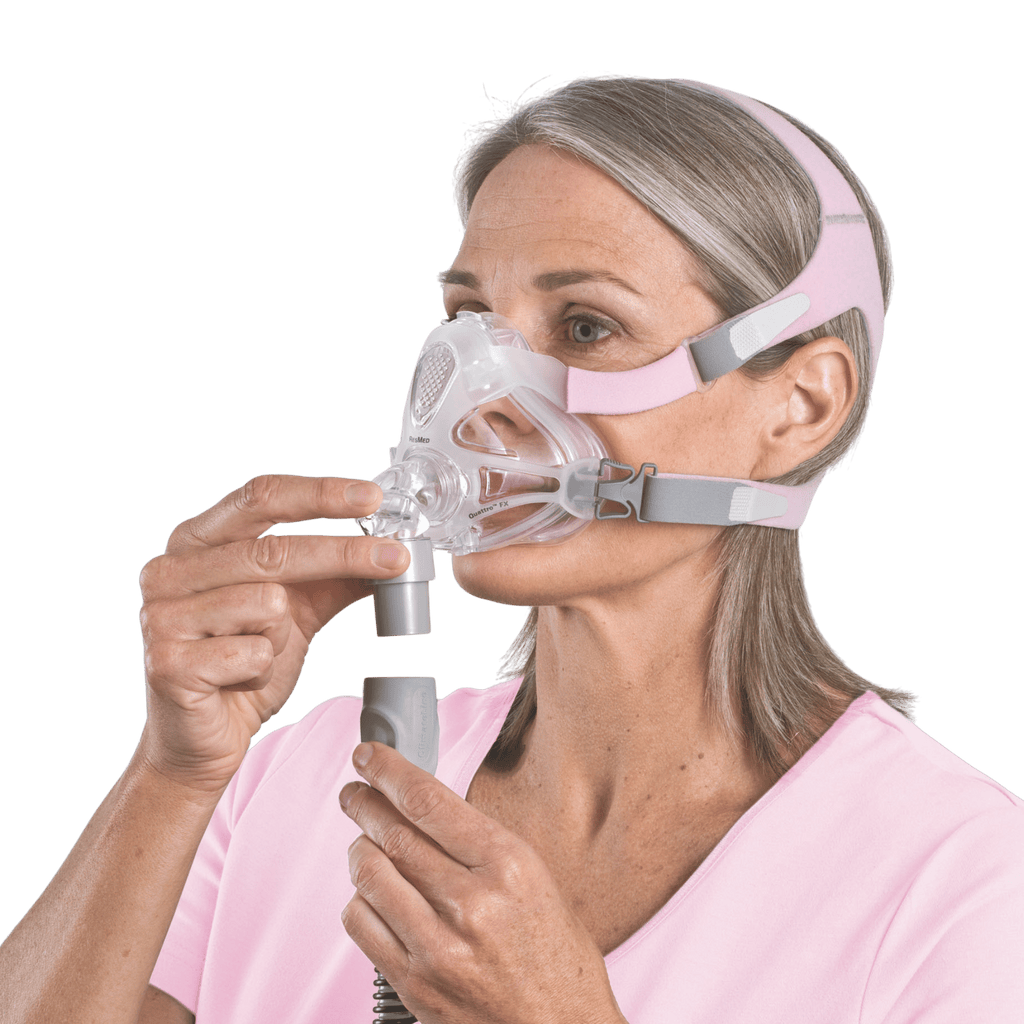 woman wearing quattro fx for her connecting tubing to mask